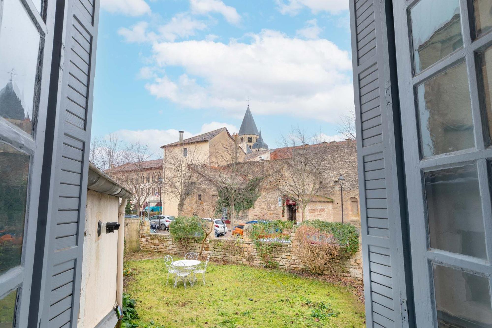 Cabana & La Place De L'Abbaye - Centre-Ville, Jardin Cluny Buitenkant foto